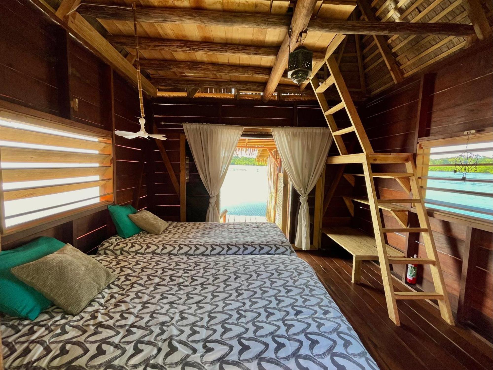 Urraca Monkey Island Eco Resort (Adults Only) Punta Laurel الغرفة الصورة
